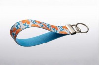 modern kék-narancs virágmintás csuklópántos kulcstartó 3